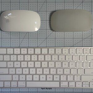 Magic keyboard with Magic mouse set( lightning )
